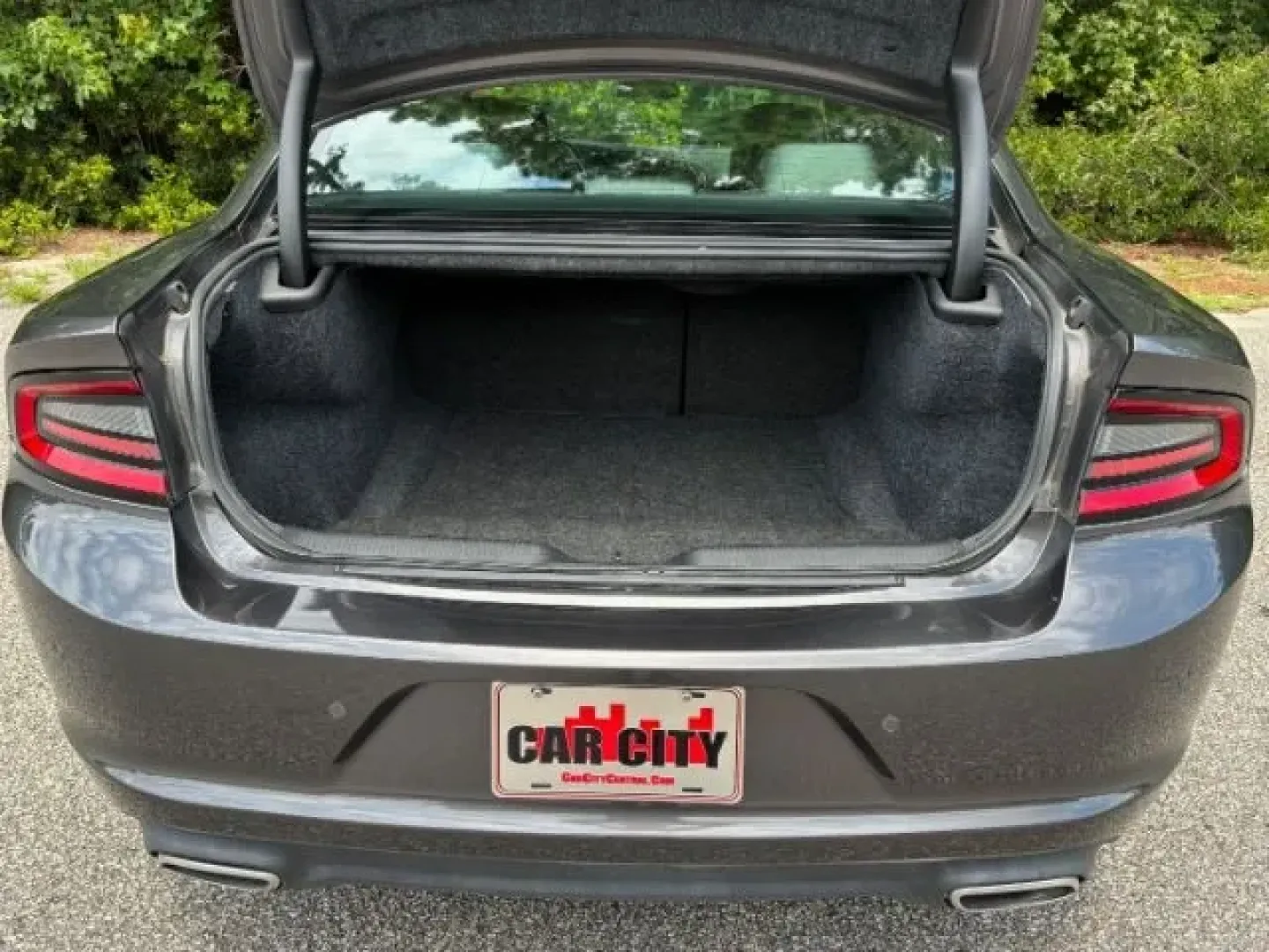 2022 /BLACK LEATHER Dodge Charger SXT (2C3CDXBG4NH) with an 3.6L V6 DOHC 24V engine, 8-Speed Automatic transmission, located at 2761 East Hwy 501, Conway, SC, 29526, (843) 331-1151, 33.781528, -78.989883 - Are you ready to elevate your daily commute or turn heads during your weekend adventures? Look no further than this stunning 2022 Dodge Charger SXT, a premium choice for those who crave performance without sacrificing comfort. Located at Car City - Conway, 2761 East Hwy 501, Conway, SC 29526, our pr - Photo#14
