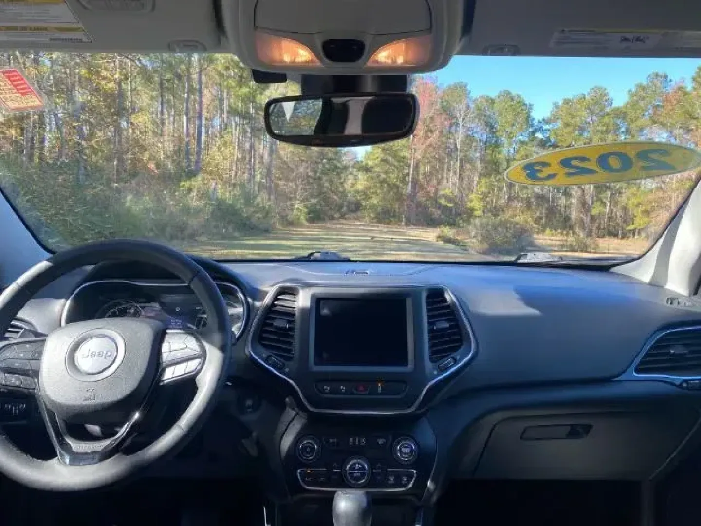 2023 /Black Jeep Cherokee Latitude Lux 4WD (1C4PJMMB7PD) with an 2.4L L4 DOHC 16V engine, 9-Speed Automatic transmission, located at 3598 James B White Hwy South, Whiteville, NC, 28472, (910) 642-3196, 34.294846, -78.732613 - 2023 Jeep Cherokee Latitude Lux 4WD - Photo#4
