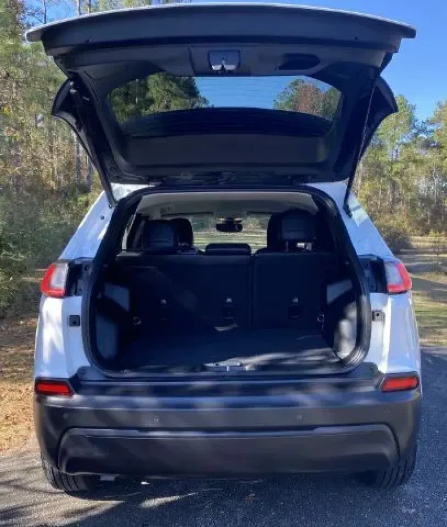 2023 /Black Jeep Cherokee Latitude Lux 4WD (1C4PJMMB7PD) with an 2.4L L4 DOHC 16V engine, 9-Speed Automatic transmission, located at 3598 James B White Hwy South, Whiteville, NC, 28472, (910) 642-3196, 34.294846, -78.732613 - 2023 Jeep Cherokee Latitude Lux 4WD - Photo#8
