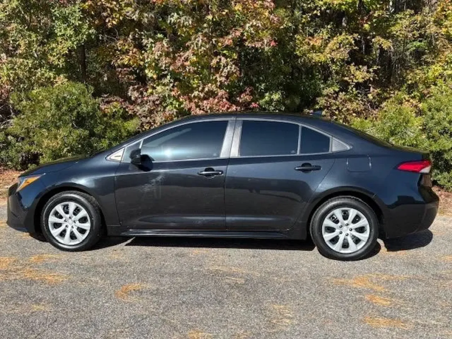 2021 /Black Toyota Corolla LE (5YFEPMAE0MP) with an 1.8L L4 DOHC 16V engine, Continuously Variabl transmission, located at 3598 James B White Hwy South, Whiteville, NC, 28472, (910) 642-3196, 34.294846, -78.732613 - Looking for an affordable and reliable vehicle that can handle daily commutes while offering comfort and safety? Look no further than this stunning 2021 Toyota Corolla LE, now available at Car City - Conway! Located at 2761 East Hwy 501, Conway, SC 29526, we specialize in high-quality pre-owned vehi - Photo#2
