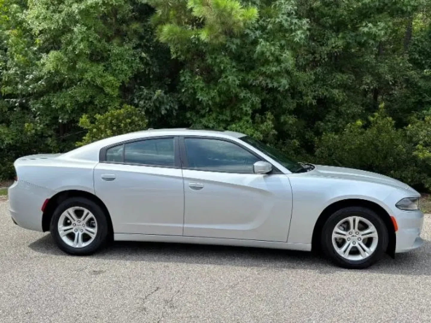 2022 /BLACK LEATHER Dodge Charger SXT (2C3CDXBGXNH) with an 3.6L V6 DOHC 24V engine, 8-Speed Automatic transmission, located at 2761 East Hwy 501, Conway, SC, 29526, (843) 331-1151, 33.781528, -78.989883 - **Experience Unmatched Power and Style with the 2022 Dodge Charger SXT!**<br /> <br /> Are you searching for an exhilarating driving experience combined with everyday versatility? Look no further than the 2022 Dodge Charger SXT, available at Car City - Conway. This stunning sedan not only offers a p - Photo#3
