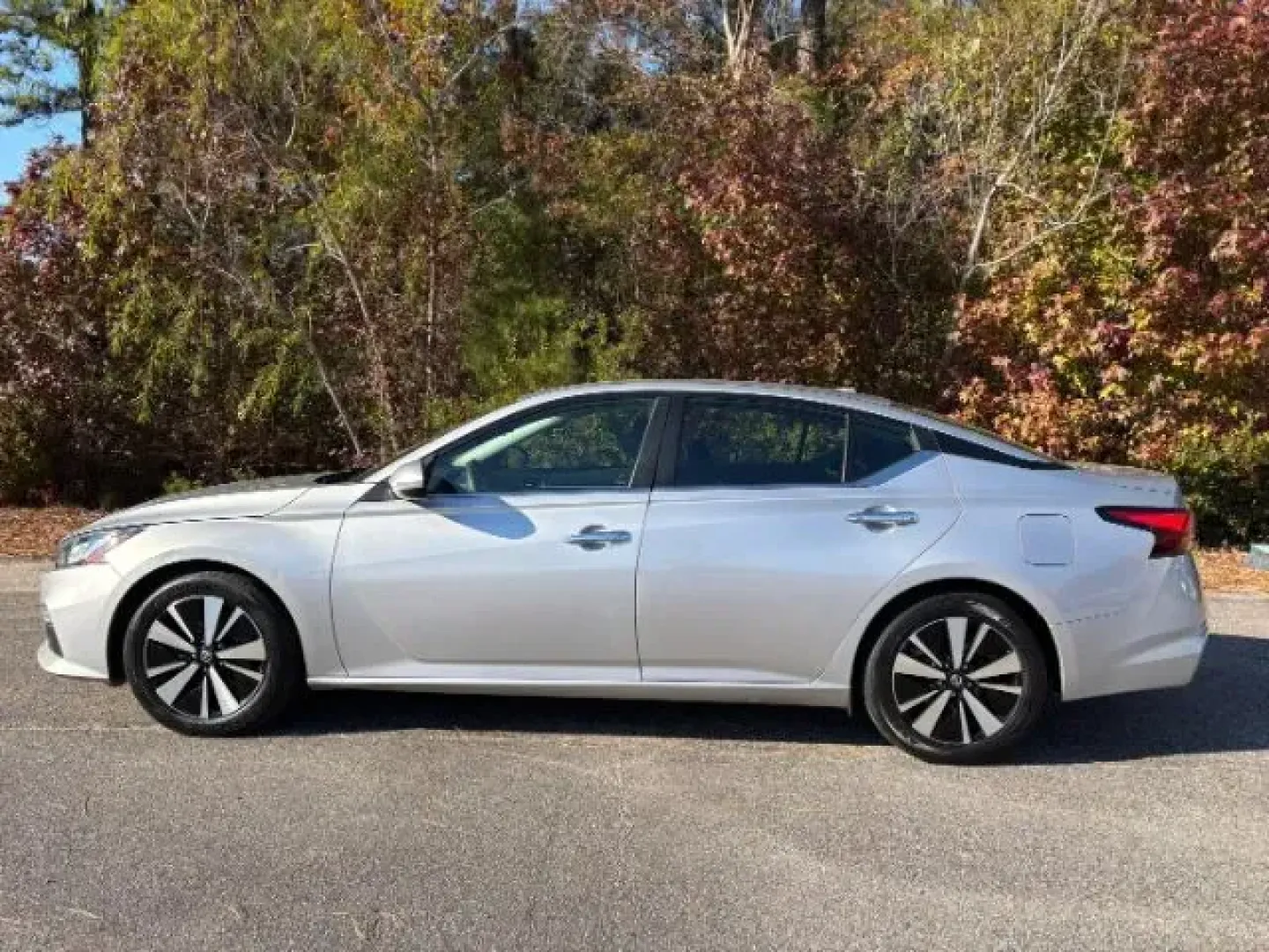 2022 /Charcoal Nissan Altima 2.5 SV (1N4BL4DV4NN) with an 2.5L L4 DOHC 16V engine, Continuously Variable Transmission transmission, located at 2761 East Hwy 501, Conway, SC, 29526, (843) 331-1151, 33.781528, -78.989883 - 2022 Nissan Altima 2.5 SV - Photo#1