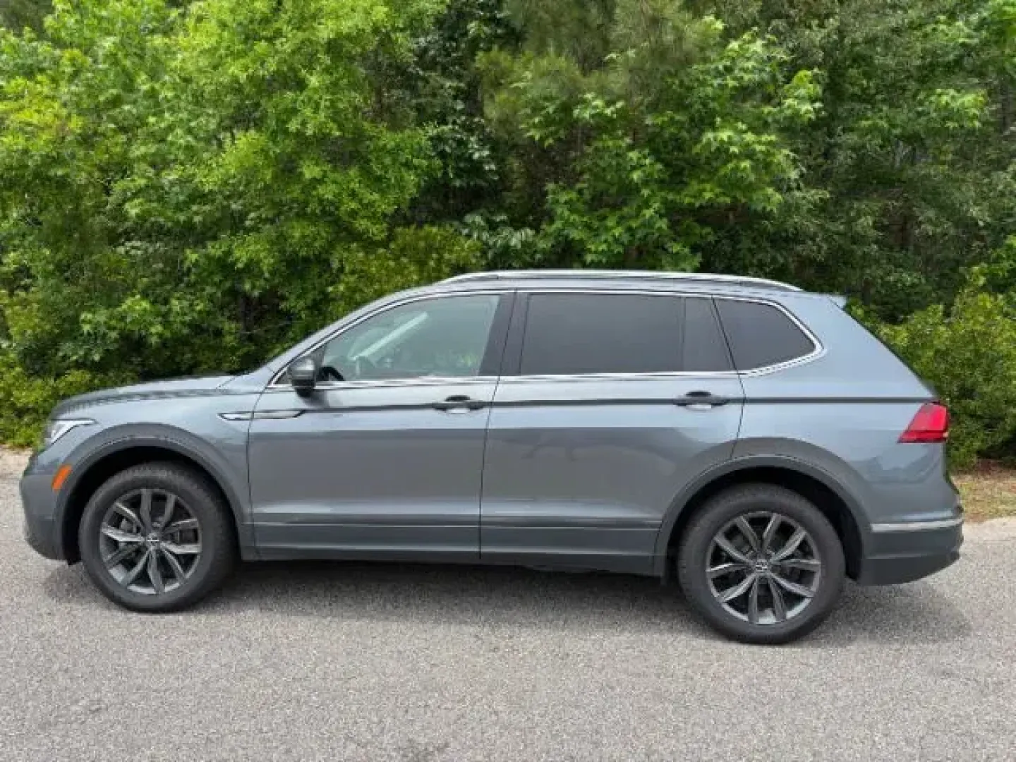 2022 /BLACK LEATHER Volkswagen Tiguan SE (3VV3B7AX6NM) with an 2.0L L4 DOHC 16V TURBO engine, 8-Speed Automatic transmission, located at 9146 Ocean Hwy West, Calabash, NC, 28467, (910) 579-1110, 33.928635, -78.576157 - 2022 Volkswagen Tiguan SE - Photo#1