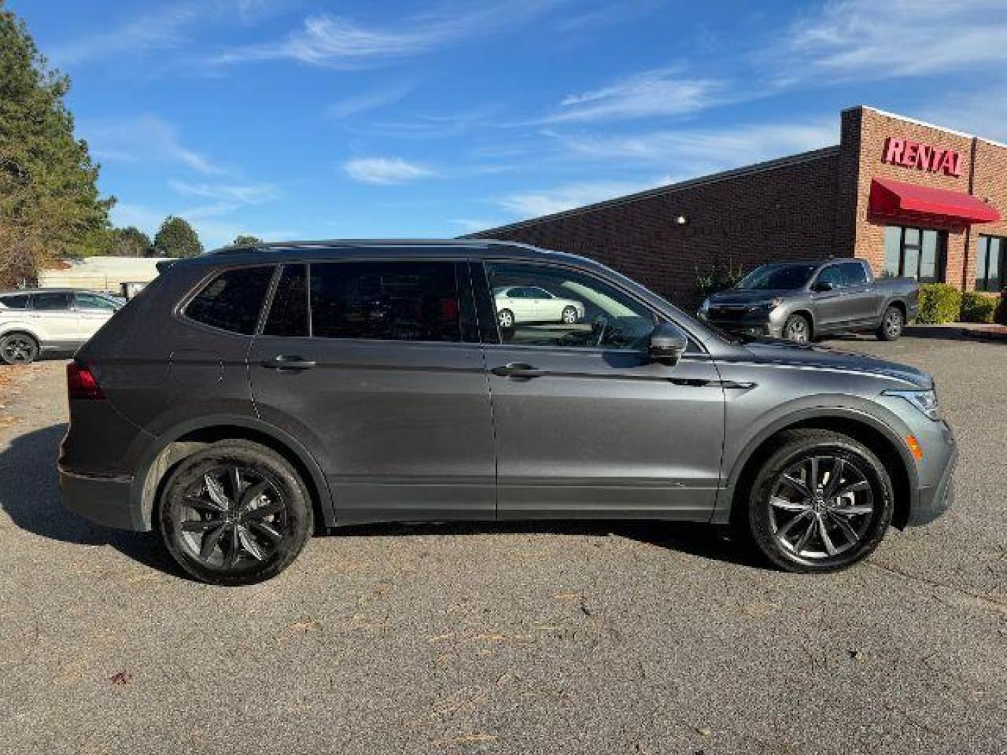 2022 /BLACK LEATHER Volkswagen Tiguan SE (3VV3B7AX6NM) with an 2.0L L4 DOHC 16V TURBO engine, 8-Speed Automatic transmission, located at 2761 East Hwy 501, Conway, SC, 29526, (843) 331-1151, 33.781528, -78.989883 - 2022 Volkswagen Tiguan SE - Photo#3