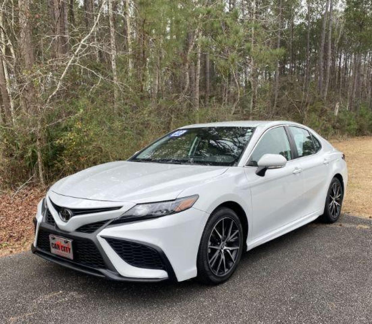 2022 Toyota Camry SE (4T1G11AK7NU) with an 2.5L L4 DOHC 16V engine, 8-Speed Automatic transmission, located at 9146 Ocean Hwy West, Calabash, NC, 28467, (910) 579-1110, 33.928635, -78.576157 - 2022 Toyota Camry SE - Photo#0