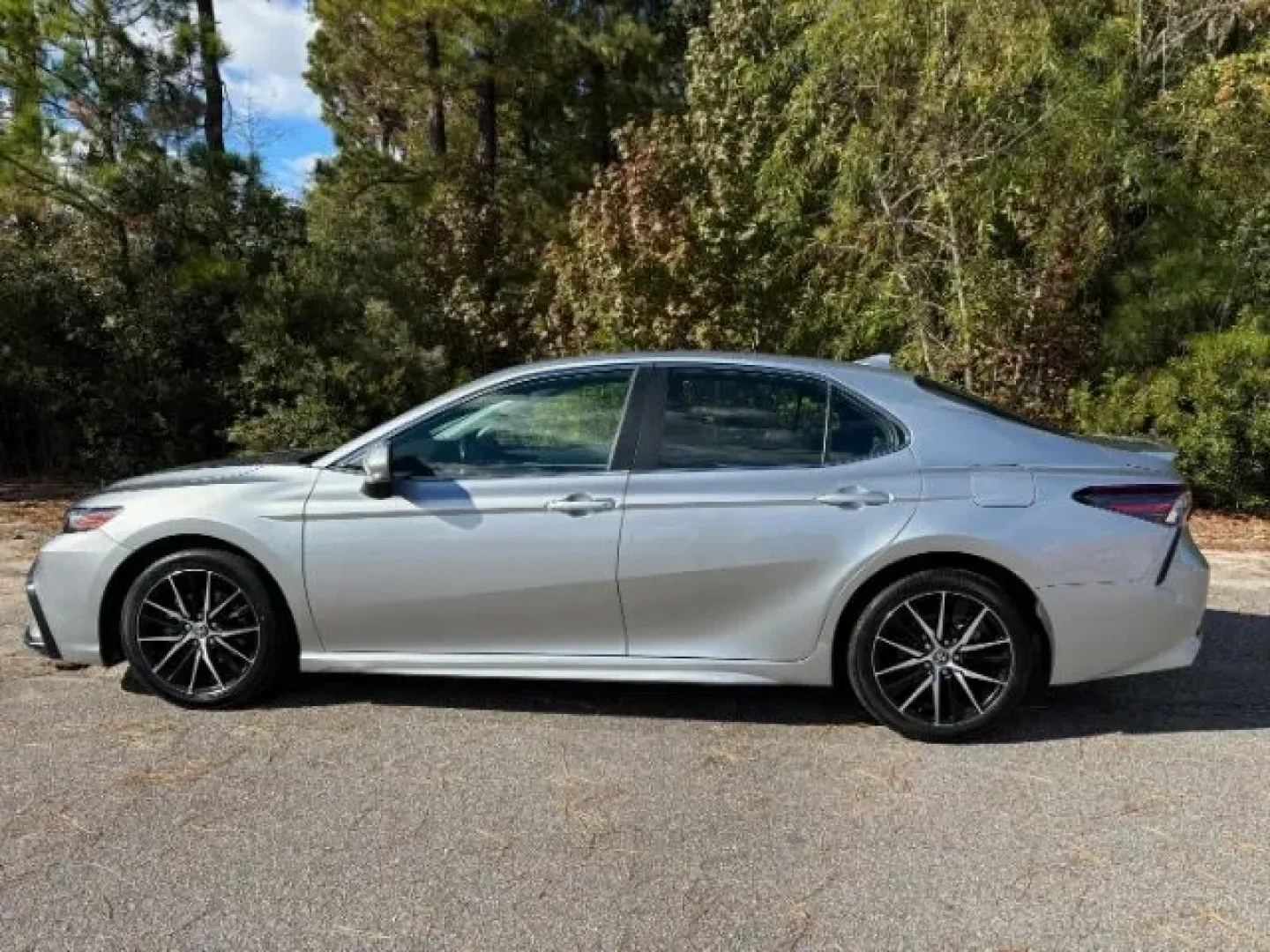 2022 /Black Toyota Camry SE (4T1G11AK4NU) with an 2.5L L4 DOHC 16V engine, 8-Speed Automatic transmission, located at 2761 East Hwy 501, Conway, SC, 29526, (843) 331-1151, 33.781528, -78.989883 - **Unleash Your Adventures with the 2022 Toyota Camry SE at Car City - Conway!**<br /> <br /> Are you ready to elevate your daily commute or weekend getaways? The 2022 Toyota Camry SE, a true icon in the world of sedans, is here to provide you with a driving experience that marries style, comfort, an - Photo#1