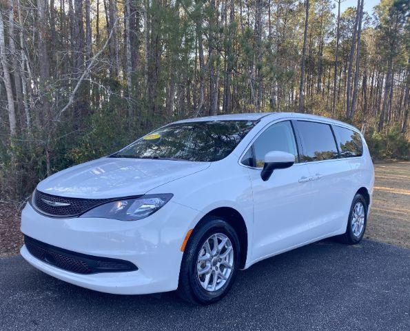 photo of 2022 Chrysler Voyager LX