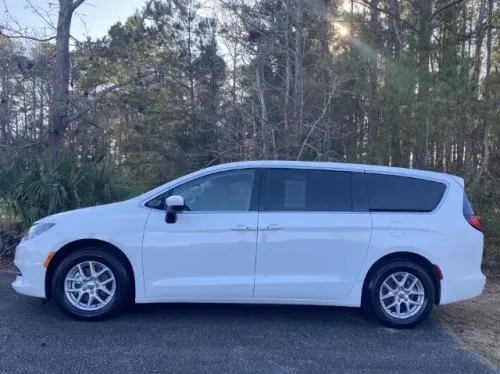 2022 Chrysler Voyager LX