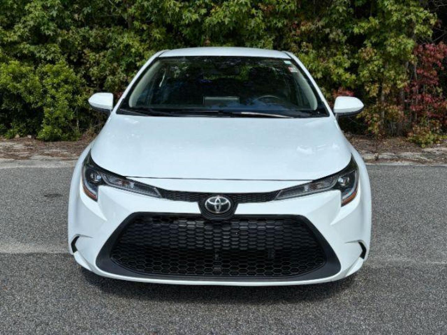 2021 /CHARCOAL CLOTH Toyota Corolla LE (5YFEPMAEXMP) with an 1.8L L4 DOHC 16V engine, Continuously Variable Transmission transmission, located at 9146 Ocean Hwy West, Calabash, NC, 28467, (910) 579-1110, 33.928635, -78.576157 - 2021 Toyota Corolla LE - Photo#3