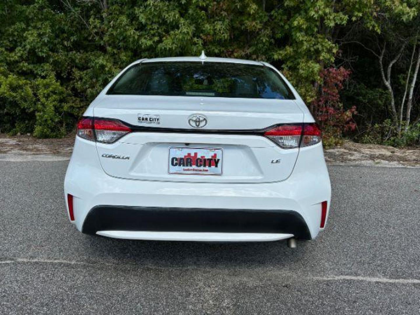 2021 /CHARCOAL CLOTH Toyota Corolla LE (5YFEPMAEXMP) with an 1.8L L4 DOHC 16V engine, Continuously Variable Transmission transmission, located at 9146 Ocean Hwy West, Calabash, NC, 28467, (910) 579-1110, 33.928635, -78.576157 - 2021 Toyota Corolla LE - Photo#4
