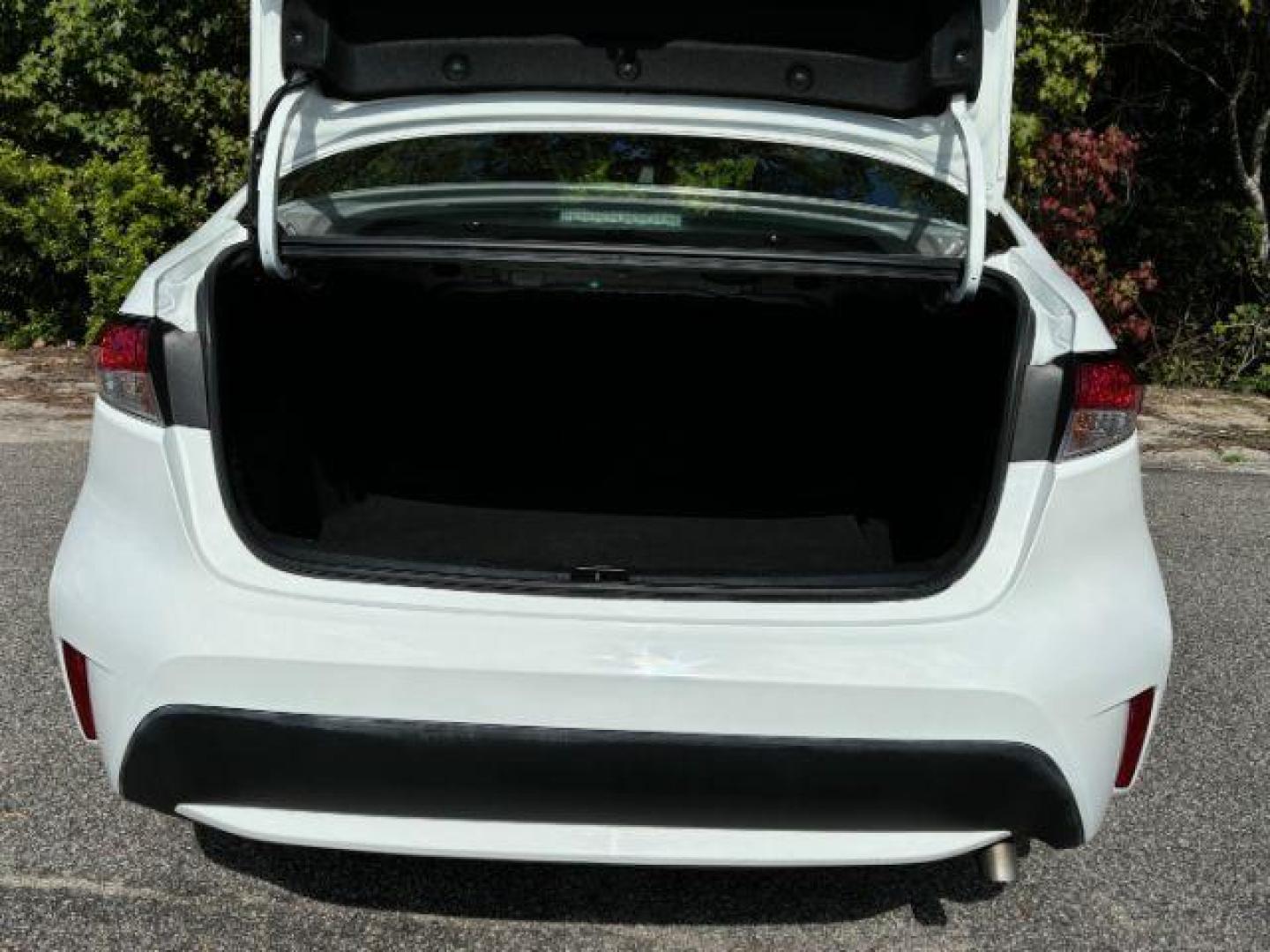 2021 /CHARCOAL CLOTH Toyota Corolla LE (5YFEPMAEXMP) with an 1.8L L4 DOHC 16V engine, Continuously Variable Transmission transmission, located at 9146 Ocean Hwy West, Calabash, NC, 28467, (910) 579-1110, 33.928635, -78.576157 - 2021 Toyota Corolla LE - Photo#9
