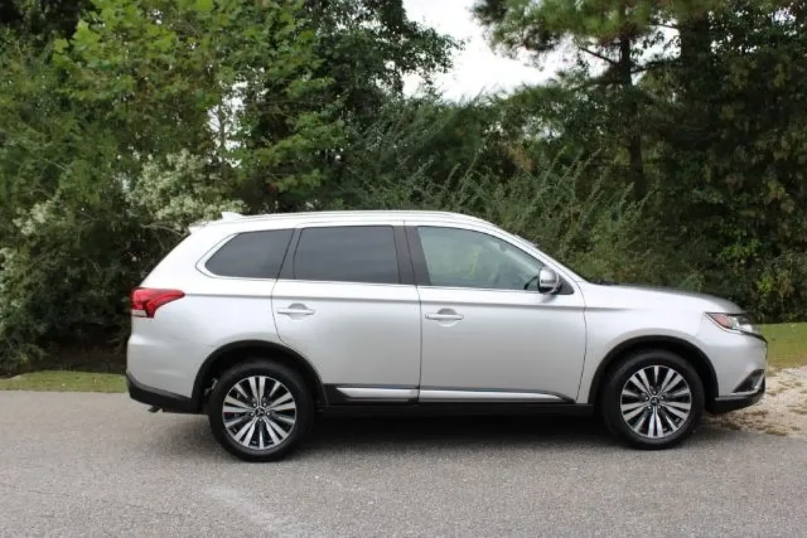 2020 /Black, leather Mitsubishi Outlander SEL 2WD (JA4AD3A33LZ) with an 2.4L L4 DOHC 16V engine, Continuously Variabl transmission, located at 3598 James B White Hwy South, Whiteville, NC, 28472, (910) 642-3196, 34.294846, -78.732613 - Are you in search of the perfect SUV to elevate your lifestyle and tackle everyday adventures? Look no further than the 2020 Mitsubishi Outlander SEL 2WD, available now at Car City - Whitesville. Whether you're commuting to work, running errands, or taking the family on weekend road trips, this vers - Photo#3