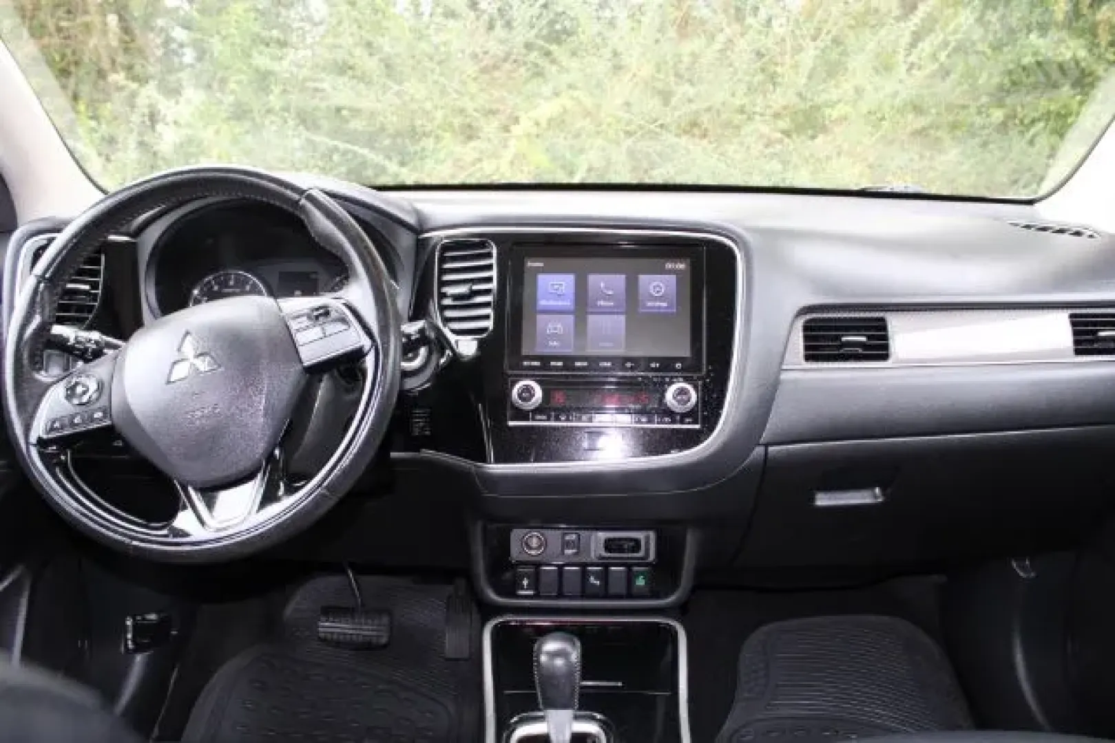 2020 /Black, leather Mitsubishi Outlander SEL 2WD (JA4AD3A33LZ) with an 2.4L L4 DOHC 16V engine, Continuously Variabl transmission, located at 3598 James B White Hwy South, Whiteville, NC, 28472, (910) 642-3196, 34.294846, -78.732613 - Are you in search of the perfect SUV to elevate your lifestyle and tackle everyday adventures? Look no further than the 2020 Mitsubishi Outlander SEL 2WD, available now at Car City - Whitesville. Whether you're commuting to work, running errands, or taking the family on weekend road trips, this vers - Photo#6