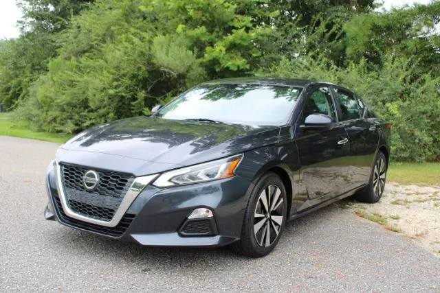 photo of 2022 Nissan Altima 2.5 SV