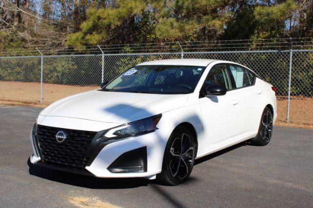 photo of 2023 Nissan Altima 2.5 SR