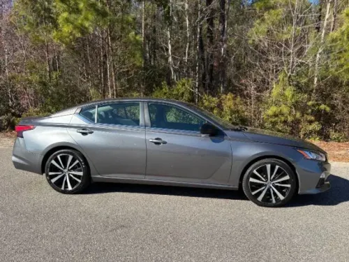 2022 Nissan Altima SR