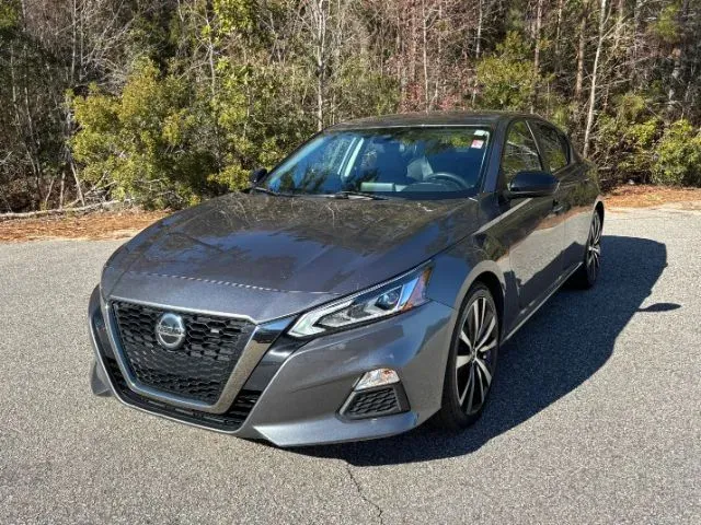 photo of 2022 Nissan Altima SR