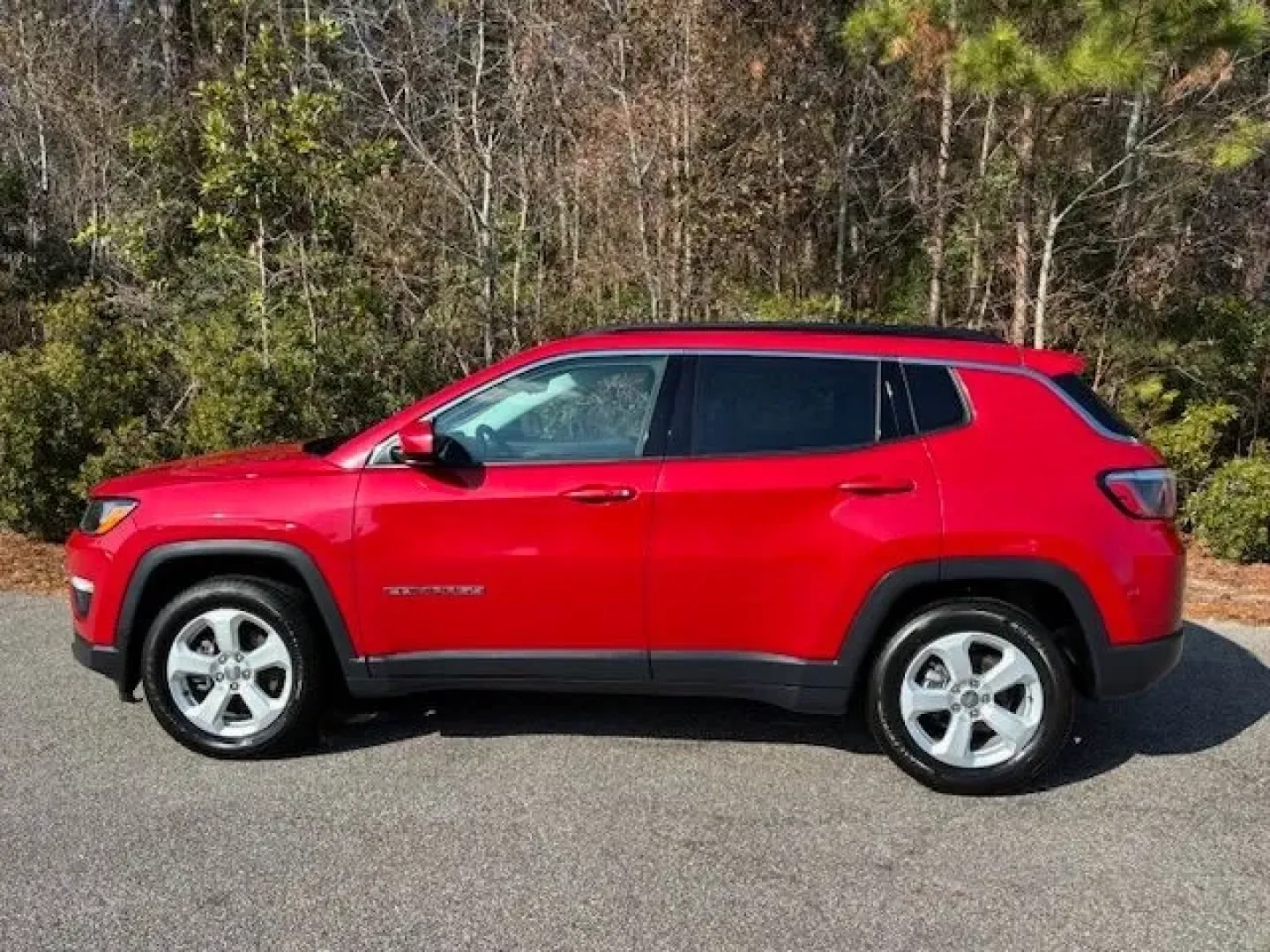 2018 /Black, vinyl/cloth Jeep Compass Latitude FWD (3C4NJCBB8JT) with an 2.4L L4 DOHC 16V engine, located at 2761 East Hwy 501, Conway, SC, 29526, (843) 331-1151, 33.781528, -78.989883 - Are you searching for an adventure-ready vehicle that can keep up with your active lifestyle? Look no further than this stunning 2018 Jeep Compass Latitude FWD, available now at Car City - Conway! With its sporty design and robust capabilities, this SUV is perfect for weekend getaways, daily commute - Photo#2