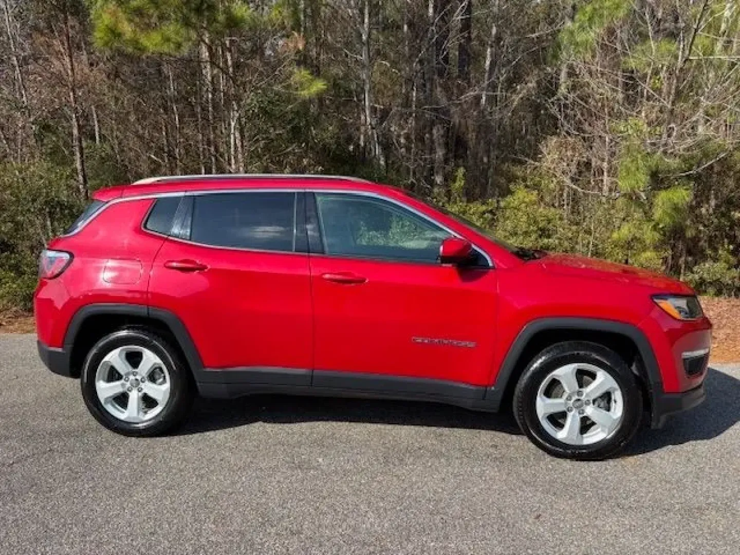 2018 /Black, vinyl/cloth Jeep Compass Latitude FWD (3C4NJCBB8JT) with an 2.4L L4 DOHC 16V engine, located at 2761 East Hwy 501, Conway, SC, 29526, (843) 331-1151, 33.781528, -78.989883 - Are you searching for an adventure-ready vehicle that can keep up with your active lifestyle? Look no further than this stunning 2018 Jeep Compass Latitude FWD, available now at Car City - Conway! With its sporty design and robust capabilities, this SUV is perfect for weekend getaways, daily commute - Photo#3