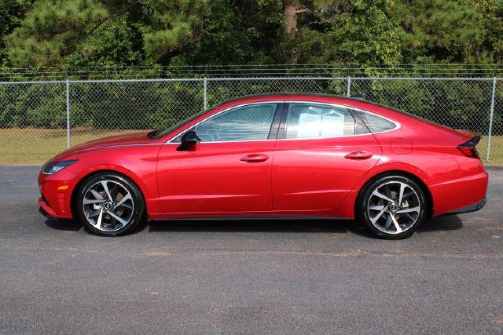 2022 Hyundai Sonata SEL Plus (5NPEJ4J24NH) with an 1.6L L4 DOHC 16V engine, 8-Speed Automatic transmission, located at 9146 Ocean Hwy West, Calabash, NC, 28467, (910) 579-1110, 33.928635, -78.576157 - 2022 Hyundai Sonata SEL Plus - Photo#2