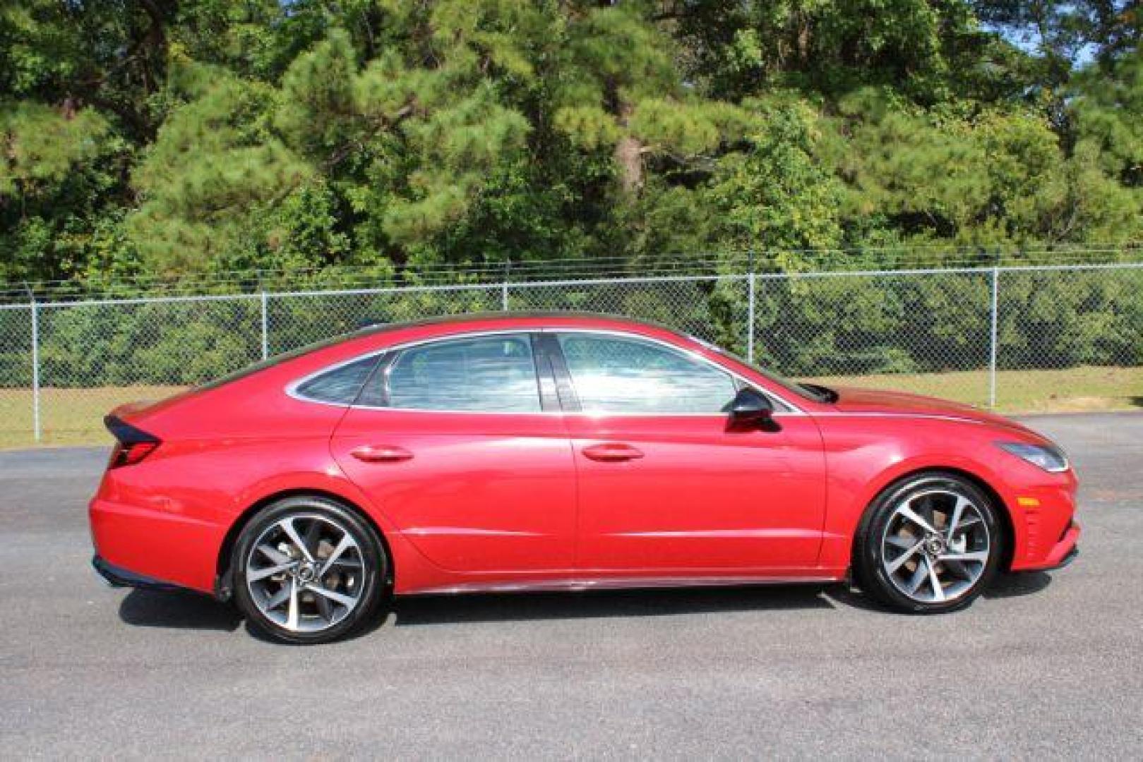 2022 Hyundai Sonata SEL Plus (5NPEJ4J24NH) with an 1.6L L4 DOHC 16V engine, 8-Speed Automatic transmission, located at 9146 Ocean Hwy West, Calabash, NC, 28467, (910) 579-1110, 33.928635, -78.576157 - 2022 Hyundai Sonata SEL Plus - Photo#3
