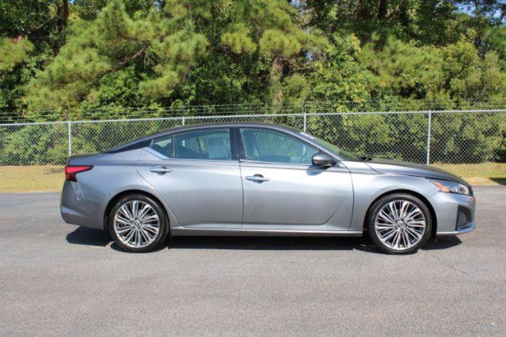 2023 Nissan Altima 2.5 SL (1N4BL4EV8PN) with an 2.5L L4 DOHC 16V engine, Continuously Variable Transmission transmission, located at 3598 James B White Hwy South, Whiteville, NC, 28472, (910) 642-3196, 34.294846, -78.732613 - 2023 Nissan Altima 2.5 SL - Photo#4