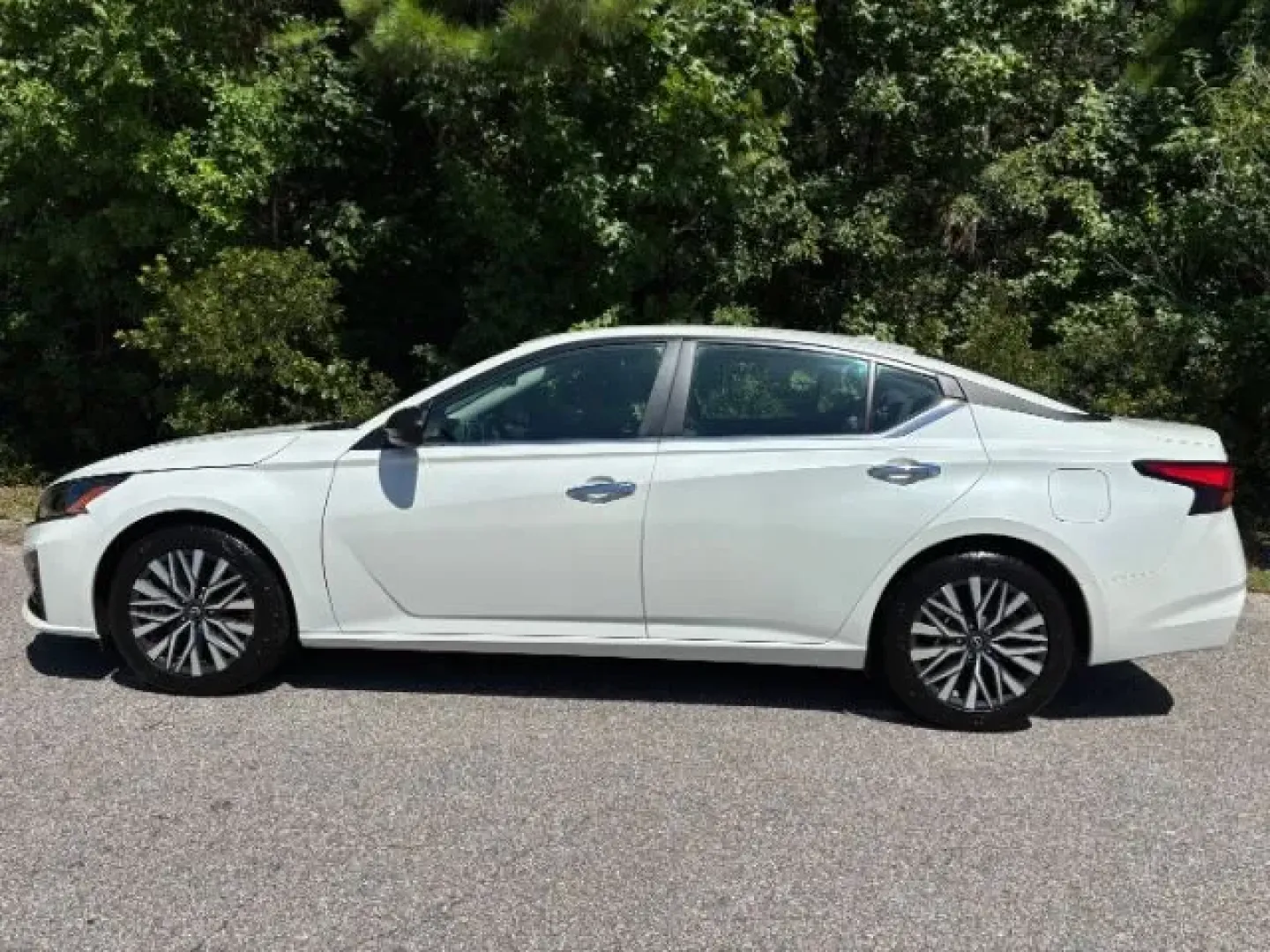 2024 Nissan Altima 2.5 SV (1N4BL4DV3RN) with an 2.5L L4 DOHC 16V engine, Continuously Variable Transmission transmission, located at 2761 East Hwy 501, Conway, SC, 29526, (843) 331-1151, 33.781528, -78.989883 - **Discover Your Next Adventure with the 2024 Nissan Altima at Car City - Conway!**<br /> <br /> Are you searching for the perfect blend of style, comfort, and efficiency for your daily commute or weekend getaways? Look no further than this stunning 2024 Nissan Altima, available now at Car City - Con - Photo#2