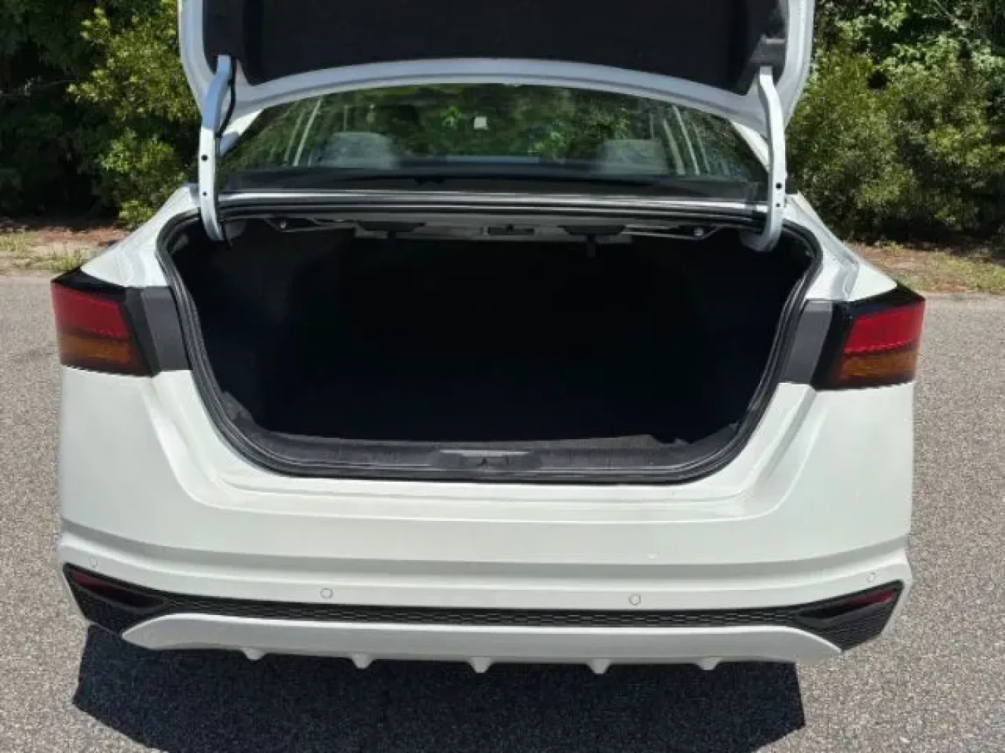 2024 Nissan Altima 2.5 SV (1N4BL4DV3RN) with an 2.5L L4 DOHC 16V engine, Continuously Variable Transmission transmission, located at 2761 East Hwy 501, Conway, SC, 29526, (843) 331-1151, 33.781528, -78.989883 - **Discover Your Next Adventure with the 2024 Nissan Altima at Car City - Conway!**<br /> <br /> Are you searching for the perfect blend of style, comfort, and efficiency for your daily commute or weekend getaways? Look no further than this stunning 2024 Nissan Altima, available now at Car City - Con - Photo#12