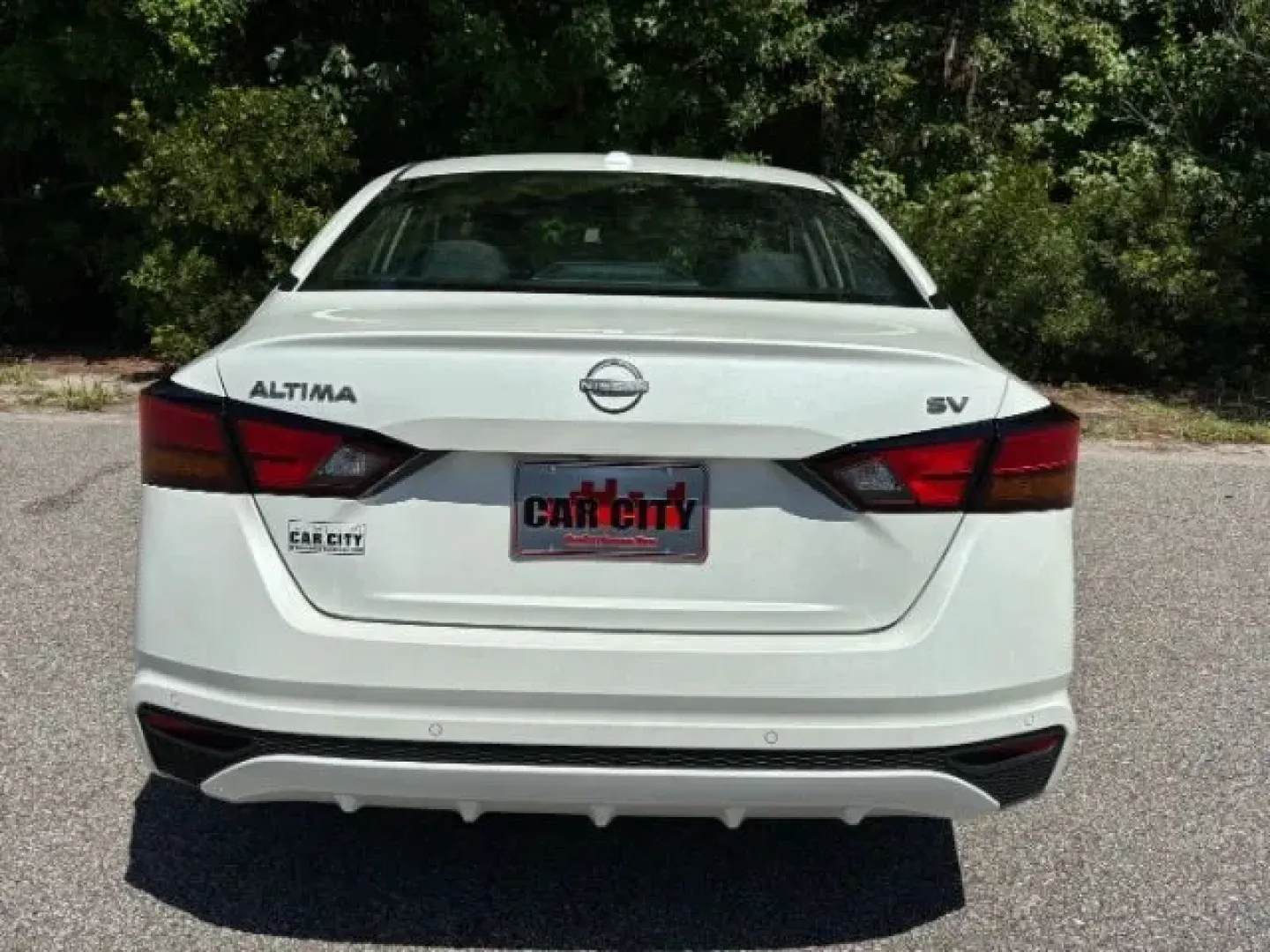 2024 Nissan Altima 2.5 SV (1N4BL4DV3RN) with an 2.5L L4 DOHC 16V engine, Continuously Variable Transmission transmission, located at 2761 East Hwy 501, Conway, SC, 29526, (843) 331-1151, 33.781528, -78.989883 - **Discover Your Next Adventure with the 2024 Nissan Altima at Car City - Conway!**<br /> <br /> Are you searching for the perfect blend of style, comfort, and efficiency for your daily commute or weekend getaways? Look no further than this stunning 2024 Nissan Altima, available now at Car City - Con - Photo#5