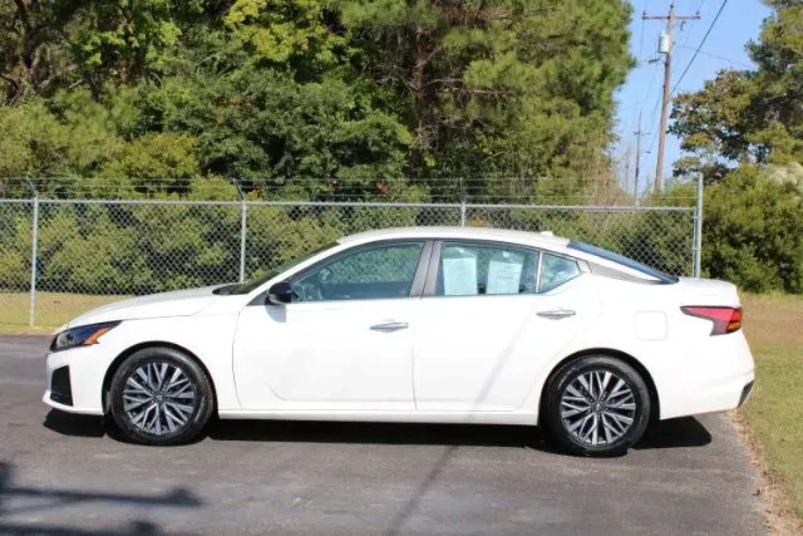 2024 Nissan Altima 2.5 SV (1N4BL4DV3RN) with an 2.5L L4 DOHC 16V engine, Continuously Variable Transmission transmission, located at 2761 East Hwy 501, Conway, SC, 29526, (843) 331-1151, 33.781528, -78.989883 - 2024 Nissan Altima 2.5 SV - Photo#4