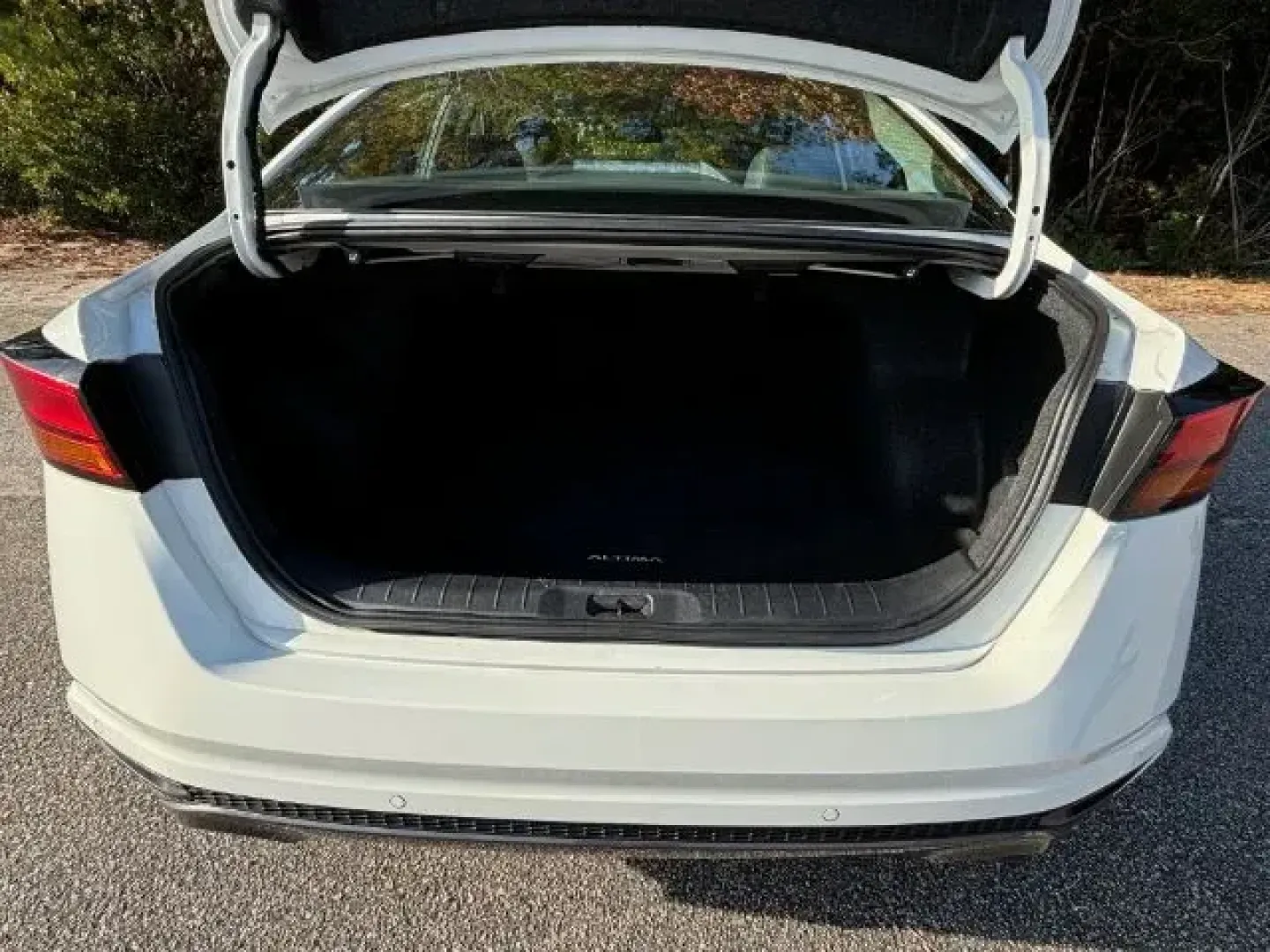 2022 /Sport Nissan Altima 2.5 SR (1N4BL4CV1NN) with an 2.5L L4 DOHC 16V engine, Continuously Variable Transmission transmission, located at 2761 East Hwy 501, Conway, SC, 29526, (843) 331-1151, 33.781528, -78.989883 - **Explore Life in Style with the 2022 Nissan Altima 2.5 SR at Car City - Conway!**<br /> <br /> Are you ready to elevate your driving experience? Whether you're commuting to work, running errands around Conway, or planning a weekend getaway, the 2022 Nissan Altima 2.5 SR is your perfect ride. With a - Photo#9