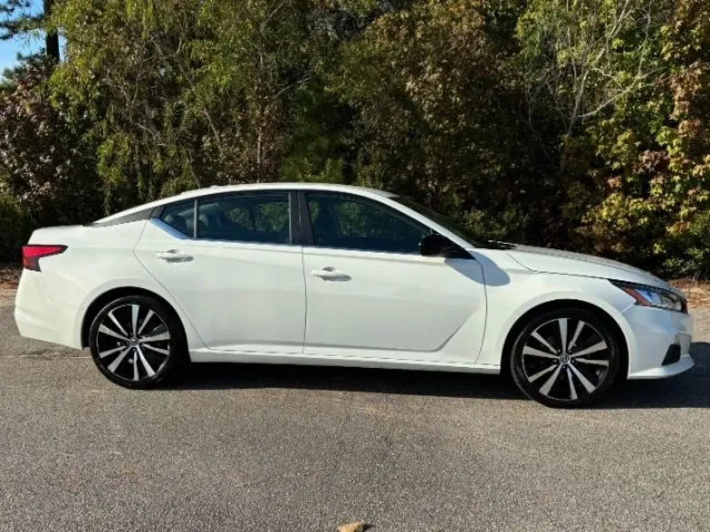 2022 /Sport Nissan Altima 2.5 SR (1N4BL4CV1NN) with an 2.5L L4 DOHC 16V engine, Continuously Variable Transmission transmission, located at 2761 East Hwy 501, Conway, SC, 29526, (843) 331-1151, 33.781528, -78.989883 - **Explore Life in Style with the 2022 Nissan Altima 2.5 SR at Car City - Conway!**<br /> <br /> Are you ready to elevate your driving experience? Whether you're commuting to work, running errands around Conway, or planning a weekend getaway, the 2022 Nissan Altima 2.5 SR is your perfect ride. With a - Photo#2