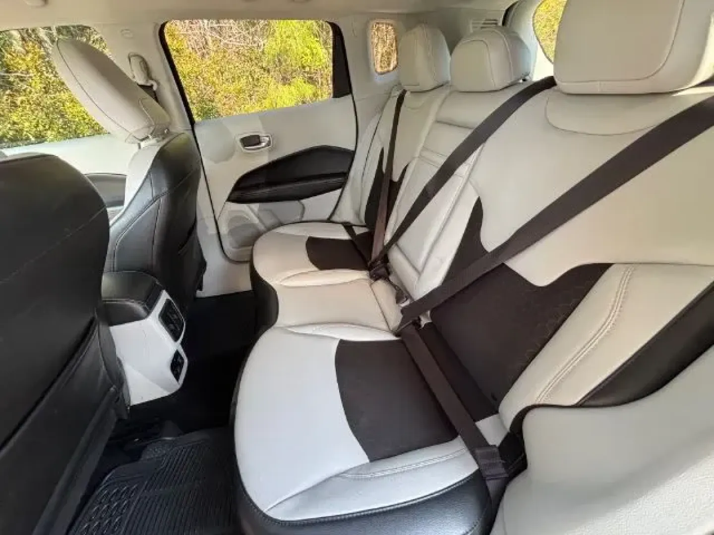 2019 /tan leather Jeep Compass Latitude FWD (3C4NJCBB8KT) with an 2.4L L4 DOHC 16V engine, located at 9146 Ocean Hwy West, Calabash, NC, 28467, (910) 579-1110, 33.928635, -78.576157 - 2019 Jeep Compass Latitude FWD - Photo#8