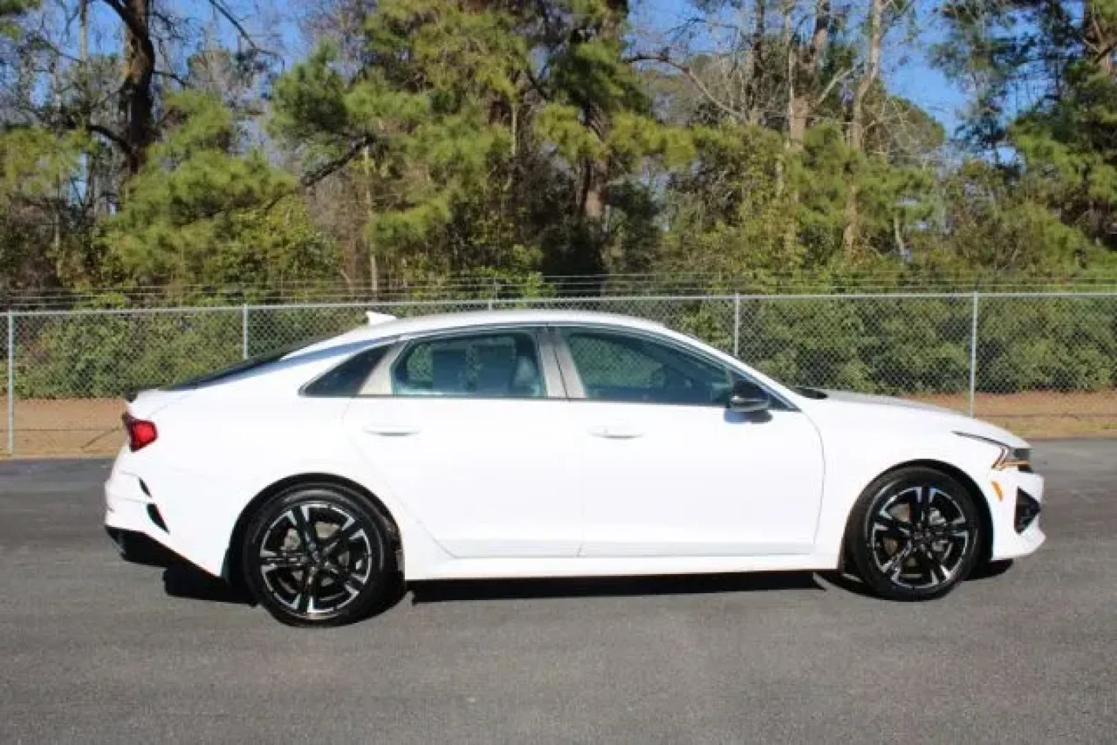 2021 Kia K5 GT-Line (5XXG64J2XMG) with an 1.6L L4 DOHC 16V engine, 8-Speed Automatic transmission, located at 2761 East Hwy 501, Conway, SC, 29526, (843) 331-1151, 33.781528, -78.989883 - 2021 Kia K5 GT-Line - Photo#4