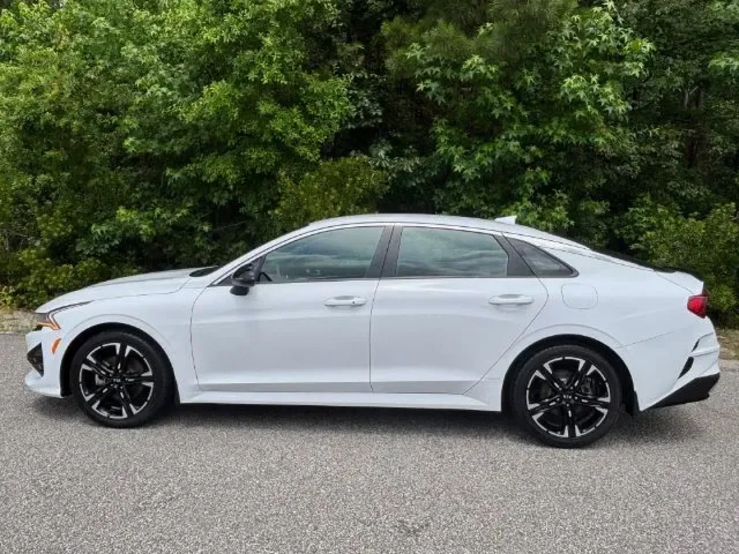 2021 Kia K5 GT-Line (5XXG64J2XMG) with an 1.6L L4 DOHC 16V engine, 8-Speed Automatic transmission, located at 2761 East Hwy 501, Conway, SC, 29526, (843) 331-1151, 33.781528, -78.989883 - 2021 Kia K5 GT-Line - Photo#2