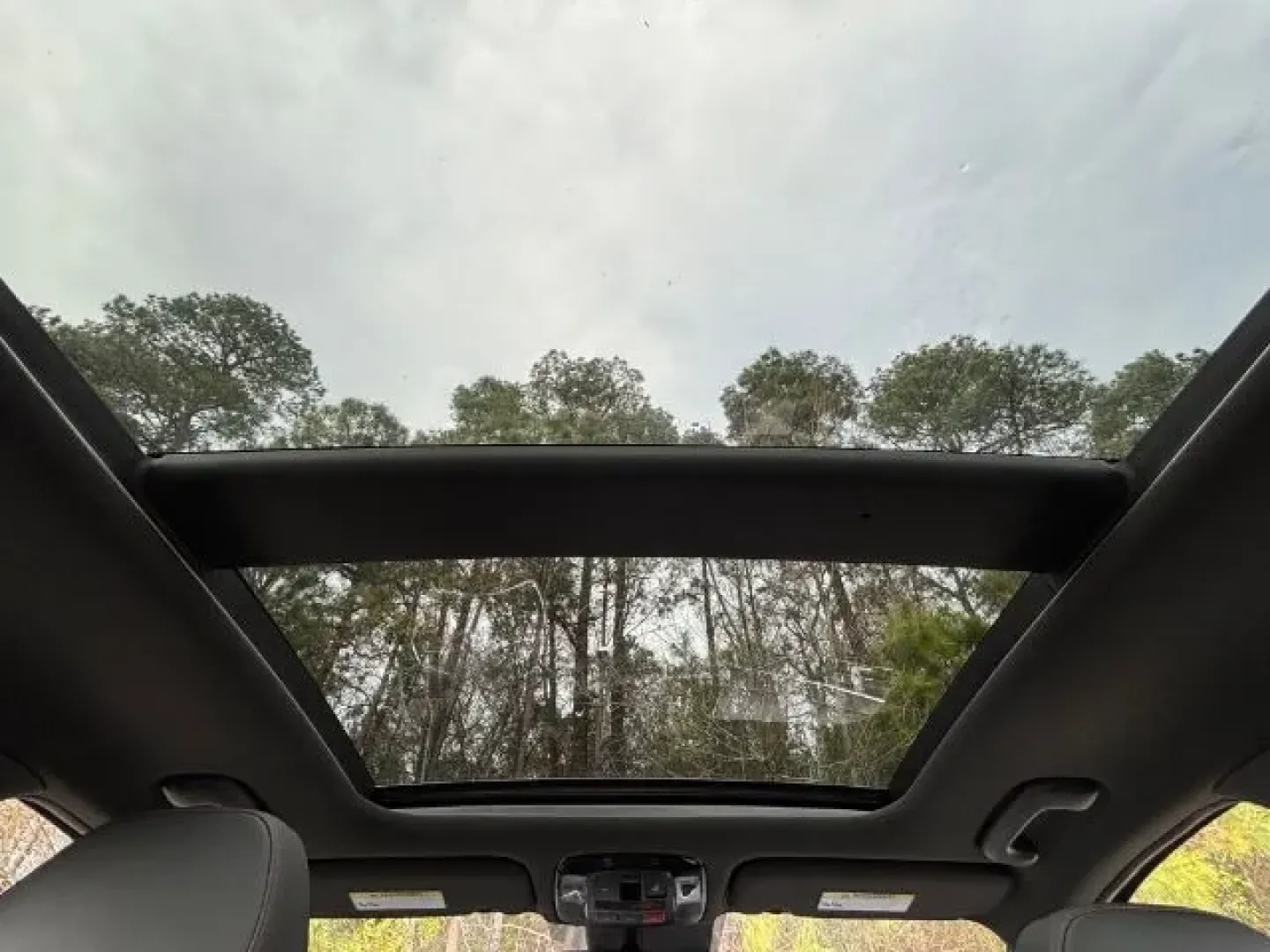 2023 /DARK GRAY LEATHER Hyundai Sonata SEL Plus (KMHL44J24PA) with an Other engine, located at 9146 Ocean Hwy West, Calabash, NC, 28467, (910) 579-1110, 33.928635, -78.576157 - **Elevate Your Daily Drive with the 2023 Hyundai Sonata SEL Plus from Car City - Whitesville!**<br /> <br /> Are you in the market for a vehicle that seamlessly blends style, comfort, and advanced technology? Whether you're commuting to work, shuttling the kids around, or planning weekend adventures - Photo#7