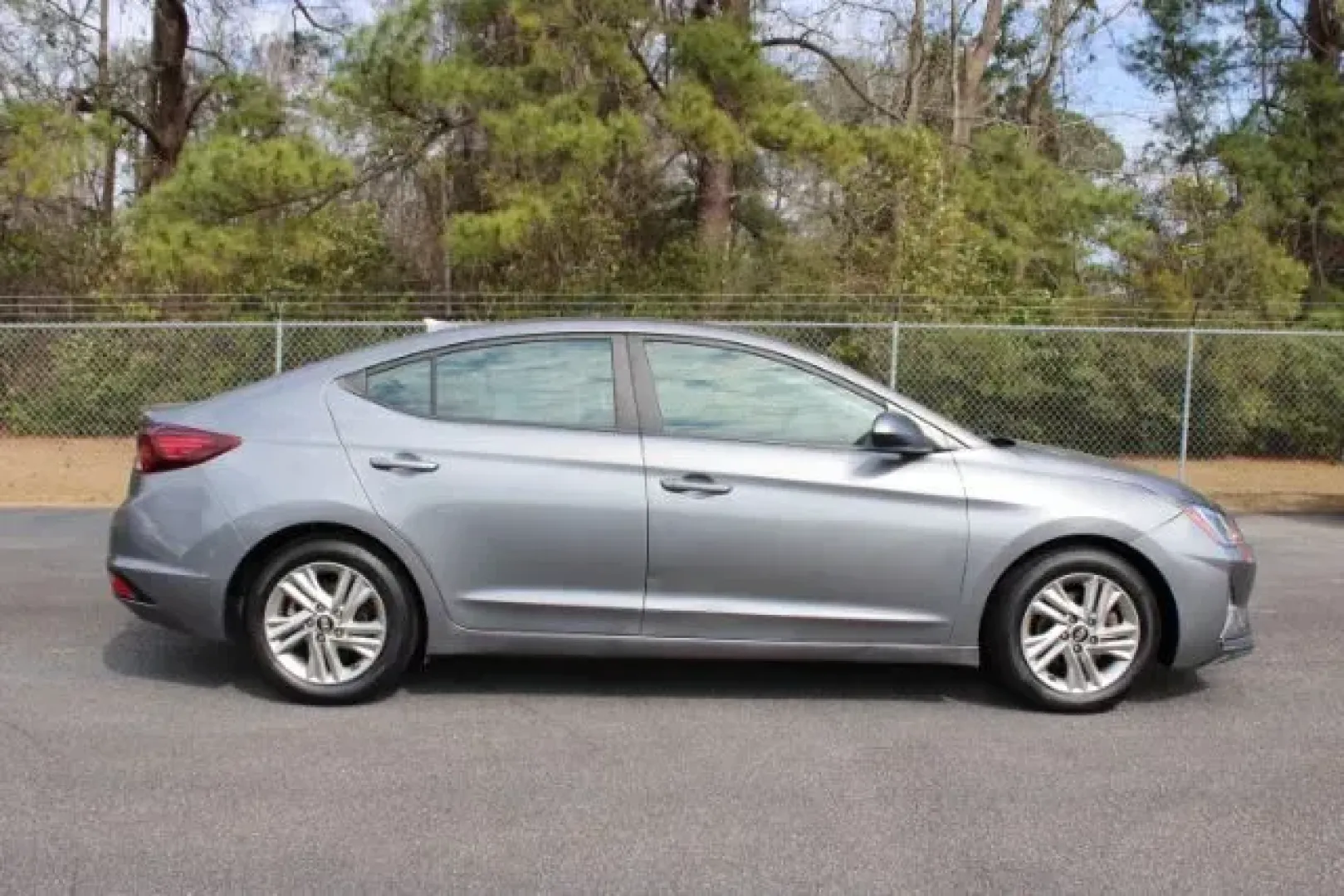 2019 /BLACK CLOTH Hyundai Elantra SEL (5NPD84LF5KH) with an Other engine, located at 3598 James B White Hwy South, Whiteville, NC, 28472, (910) 642-3196, 34.294846, -78.732613 - 2019 Hyundai Elantra SEL - Photo#4