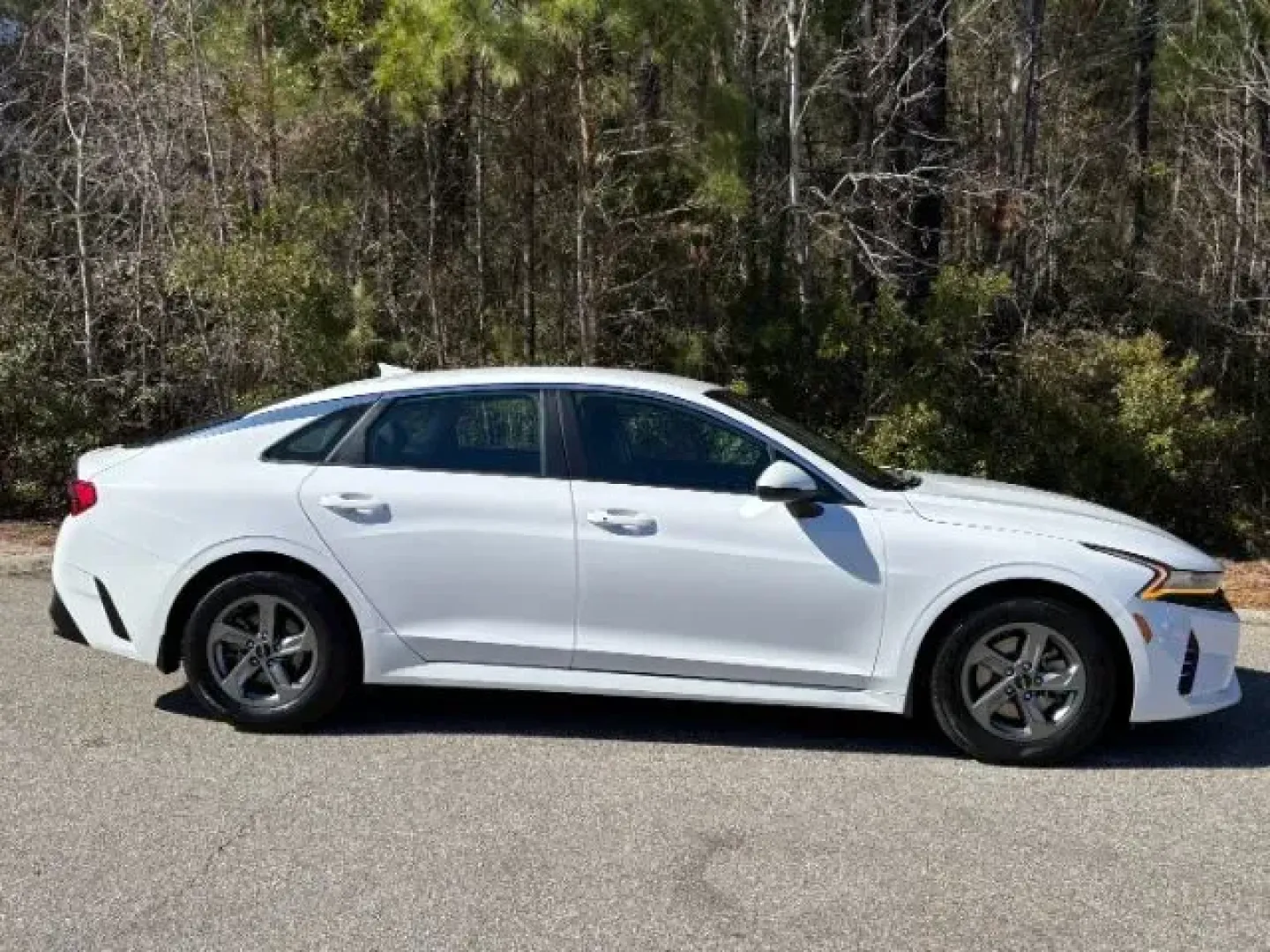 2022 /CHARCOAL CLOTH Kia K5 LXS (5XXG14J27NG) with an Other engine, located at 2761 East Hwy 501, Conway, SC, 29526, (843) 331-1151, 33.781528, -78.989883 - 2022 Kia K5 LXS - Photo#2