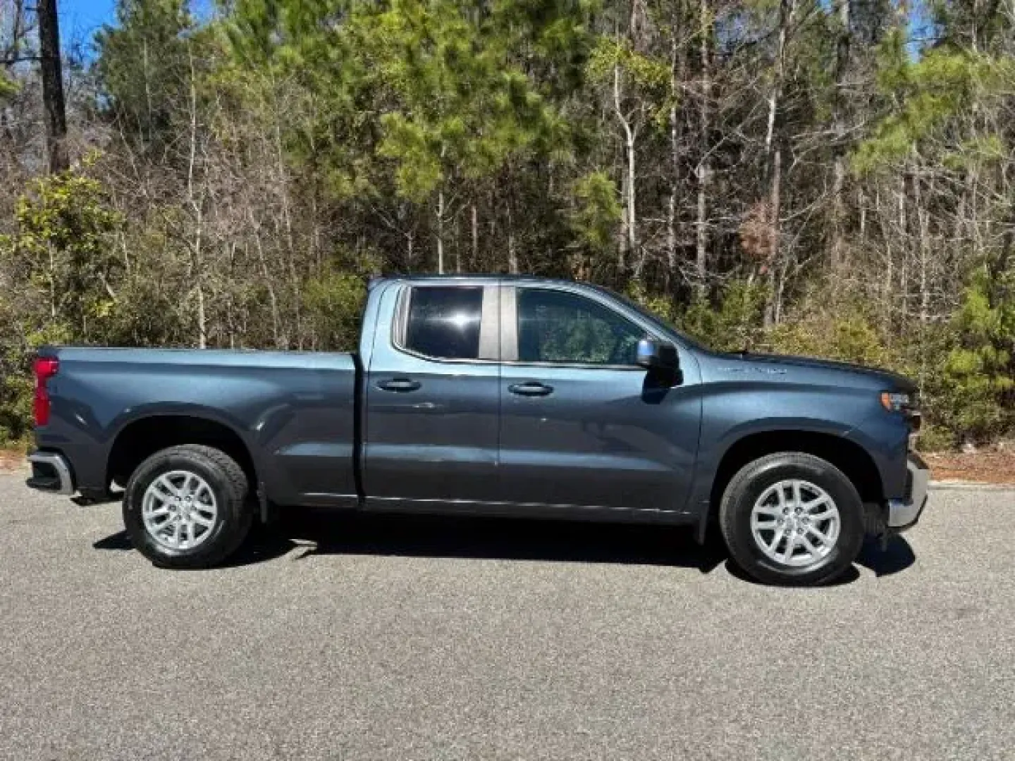 2020 /Jet Black Chevrolet Silverado 1500 2WD Double Cab Standard Bed LT (1GCRWCED3LZ) with an 2.7L I-4 gasoline direct injection engine, located at 2761 East Hwy 501, Conway, SC, 29526, (843) 331-1151, 33.781528, -78.989883 - 2020 Chevrolet Silverado 1500 2WD Double Cab Standard Bed LT - Photo#2
