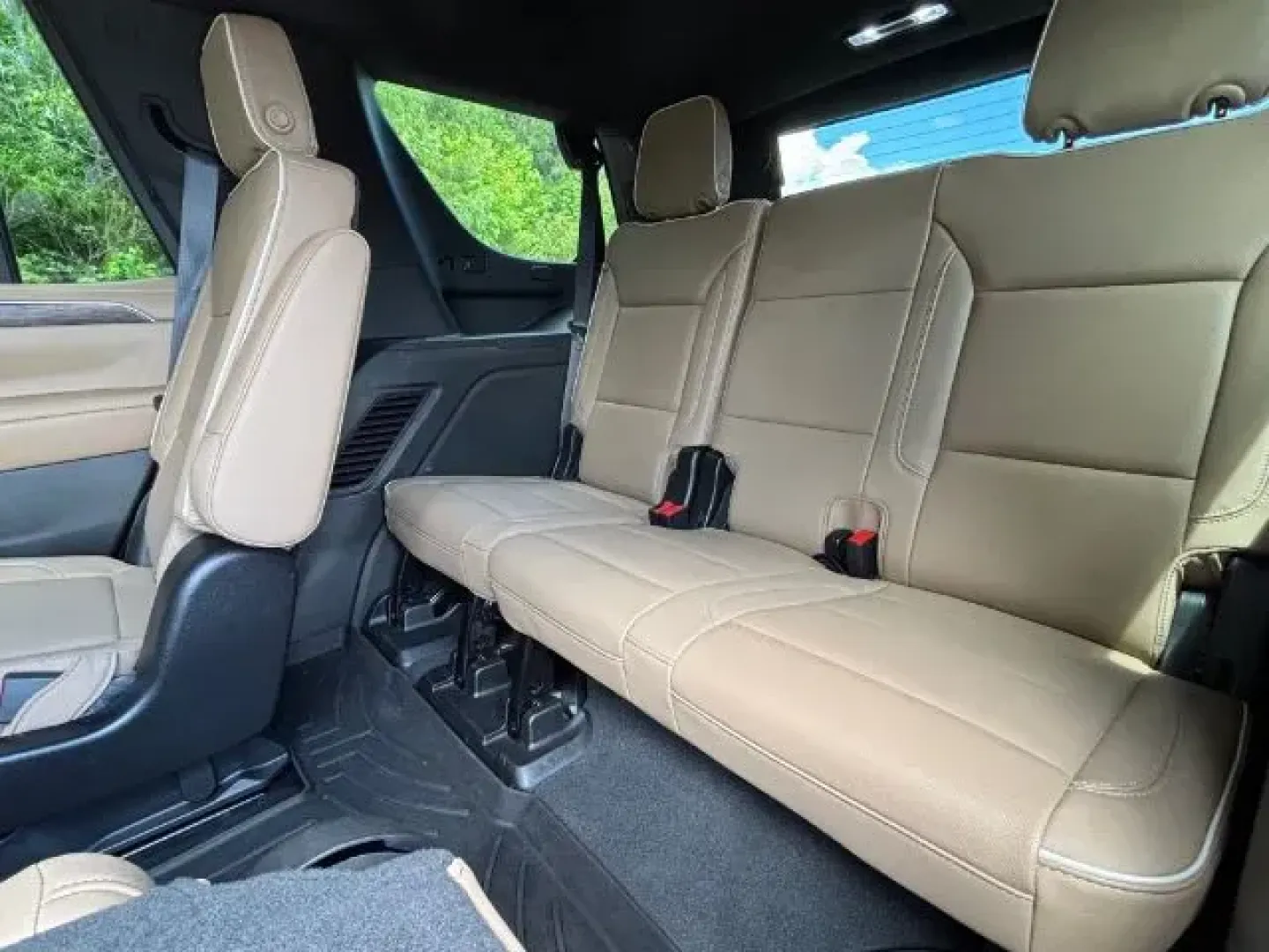 2024 /Jet Black/Maple Sugar Chevrolet Tahoe 4WD Premier (1GNSKSKD3RR) with an 5.3 L V8 engine, located at 2761 East Hwy 501, Conway, SC, 29526, (843) 331-1151, 33.781528, -78.989883 - 2024 Chevrolet Tahoe 4WD Premier - Photo#11