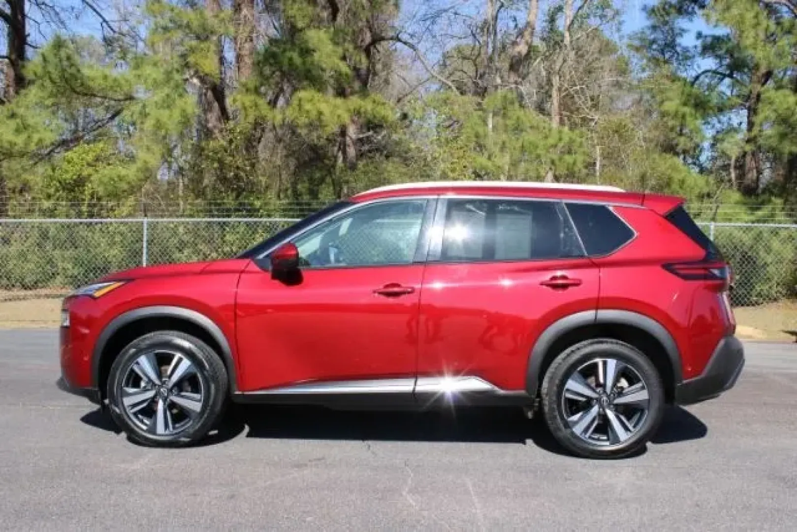 2023 Nissan Rogue SL Intelligent AWD (5N1BT3CB7PC) with an VC-Turbo 1.5L I-3 gasoline direct injection engine, located at 3598 James B White Hwy South, Whiteville, NC, 28472, (910) 642-3196, 34.294846, -78.732613 - **Discover Your Next Adventure with the 2023 Nissan Rogue SL Intelligent AWD!**<br /> <br /> Are you ready to elevate your weekend adventures or make your daily commute more enjoyable? Look no further than the stunning 2023 Nissan Rogue SL Intelligent AWD, now available at Car City - Whitesville. Th - Photo#3