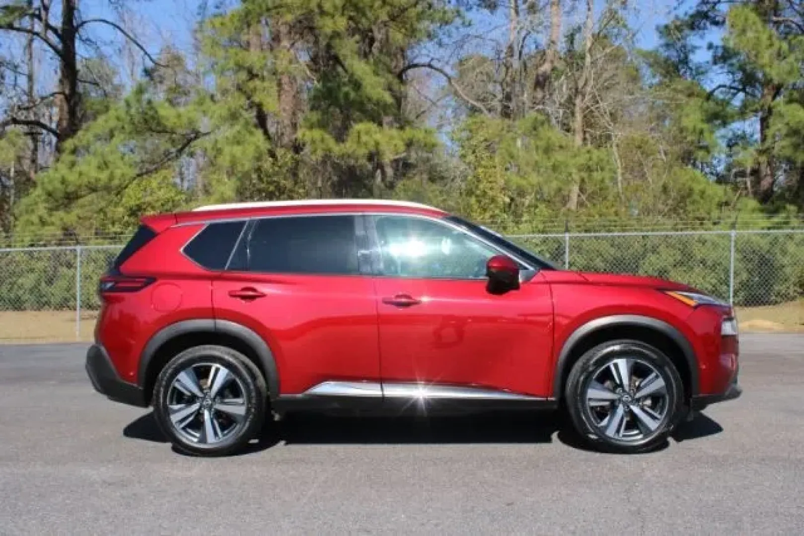 2023 Nissan Rogue SL Intelligent AWD (5N1BT3CB7PC) with an VC-Turbo 1.5L I-3 gasoline direct injection engine, located at 3598 James B White Hwy South, Whiteville, NC, 28472, (910) 642-3196, 34.294846, -78.732613 - **Discover Your Next Adventure with the 2023 Nissan Rogue SL Intelligent AWD!**<br /> <br /> Are you ready to elevate your weekend adventures or make your daily commute more enjoyable? Look no further than the stunning 2023 Nissan Rogue SL Intelligent AWD, now available at Car City - Whitesville. Th - Photo#4
