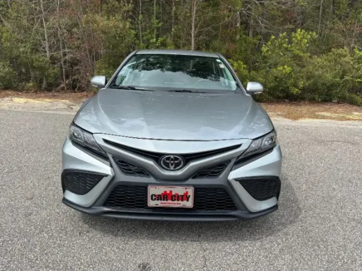 2022 /Black Toyota Camry SE | SE Nightshade Edition (4T1G11AK7NU) with an 2.5L I-4 port/direct injection engine, located at 2761 East Hwy 501, Conway, SC, 29526, (843) 331-1151, 33.781528, -78.989883 - 2022 Toyota Camry SE | SE Nightshade Edition - Photo#3