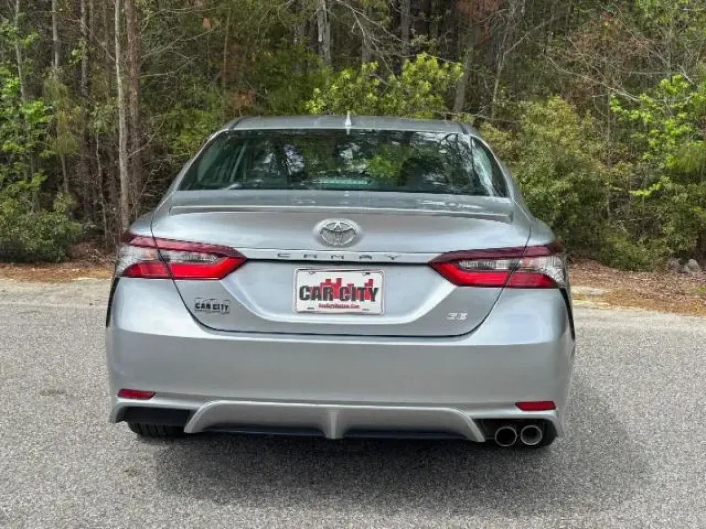 2022 /Black Toyota Camry SE | SE Nightshade Edition (4T1G11AK7NU) with an 2.5L I-4 port/direct injection engine, located at 2761 East Hwy 501, Conway, SC, 29526, (843) 331-1151, 33.781528, -78.989883 - 2022 Toyota Camry SE | SE Nightshade Edition - Photo#4