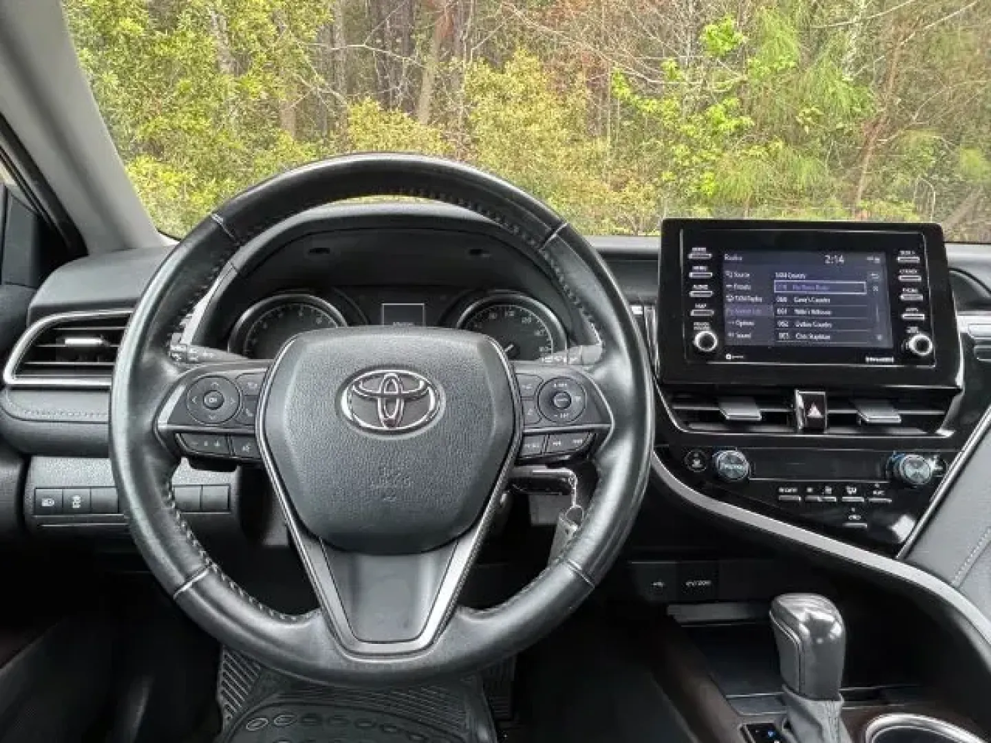 2022 /Black Toyota Camry SE | SE Nightshade Edition (4T1G11AK7NU) with an 2.5L I-4 port/direct injection engine, located at 2761 East Hwy 501, Conway, SC, 29526, (843) 331-1151, 33.781528, -78.989883 - 2022 Toyota Camry SE | SE Nightshade Edition - Photo#6
