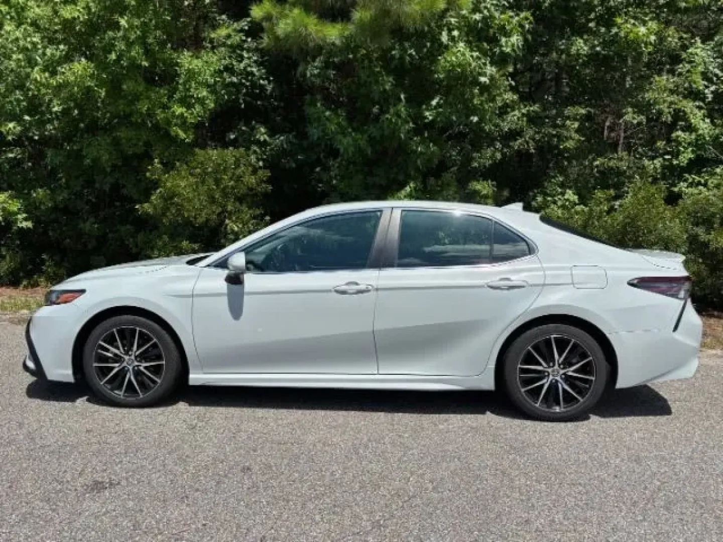 2023 /Black Toyota Camry SE | SE Nightshade Edition | SE Nightshade Edition (4T1G11AK0PU) with an 2.5L I-4 port/direct injection engine, located at 2761 East Hwy 501, Conway, SC, 29526, (843) 331-1151, 33.781528, -78.989883 - **Elevate Your Commute with the 2023 Toyota Camry SE Nightshade Edition at Car City - Conway!**<br /> <br /> Are you seeking the perfect blend of style, comfort, and performance for your daily drive? Look no further than this stunning 2023 Toyota Camry SE Nightshade Edition, a pre-owned gem that eff - Photo#2