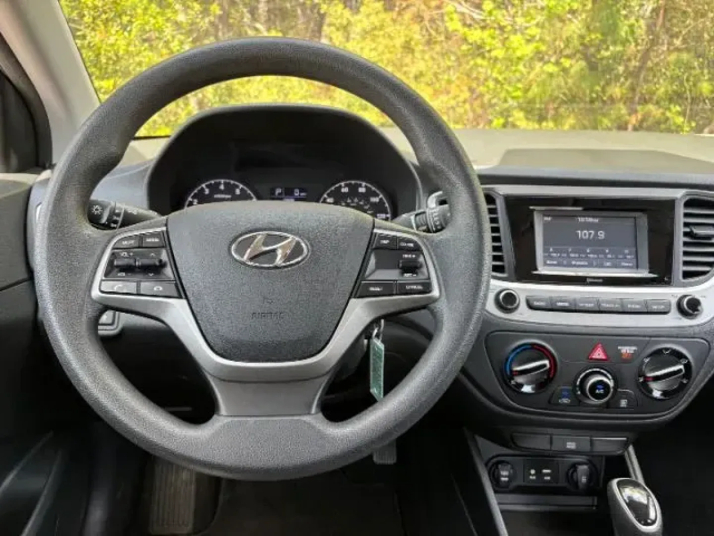 2021 /Black Hyundai Accent SE (3KPC24A60ME) with an Smartstream 1.6L I-4 port/direct injection engine, located at 9146 Ocean Hwy West, Calabash, NC, 28467, (910) 579-1110, 33.928635, -78.576157 - 2021 Hyundai Accent SE - Photo#5