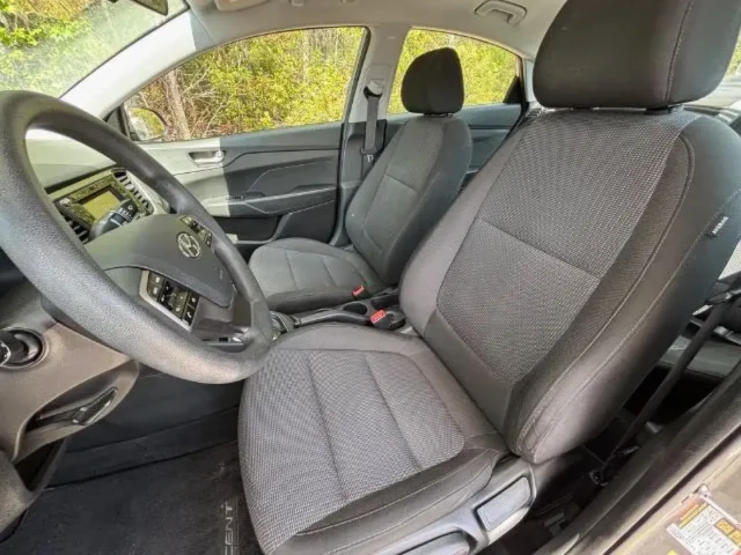 2021 /Black Hyundai Accent SE (3KPC24A60ME) with an Smartstream 1.6L I-4 port/direct injection engine, located at 9146 Ocean Hwy West, Calabash, NC, 28467, (910) 579-1110, 33.928635, -78.576157 - 2021 Hyundai Accent SE - Photo#6