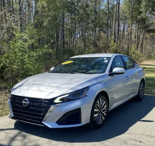 photo of 2023 Nissan Altima SV FWD