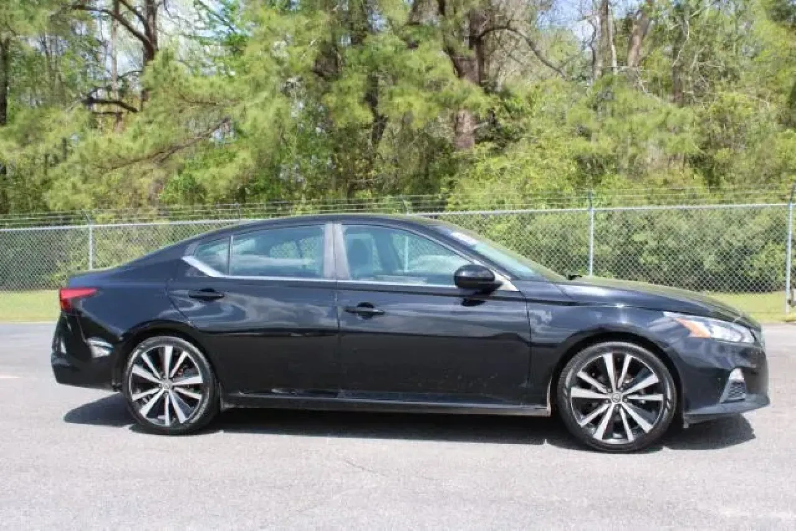 2020 Nissan Altima 2.5 SR (1N4BL4CV7LC) with an 2.5L L4 DOHC 16V engine, Continuously Variabl transmission, located at 3598 James B White Hwy South, Whiteville, NC, 28472, (910) 642-3196, 34.294846, -78.732613 - 2020 Nissan Altima 2.5 SR - Photo#4